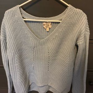 Cute sweater! S/F Household.